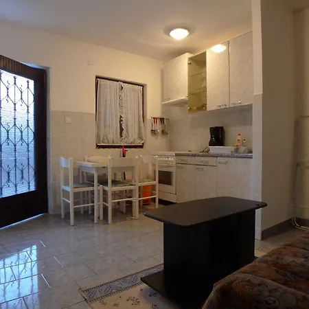 Zana Apartment *