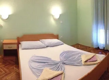 Zana Apartment *